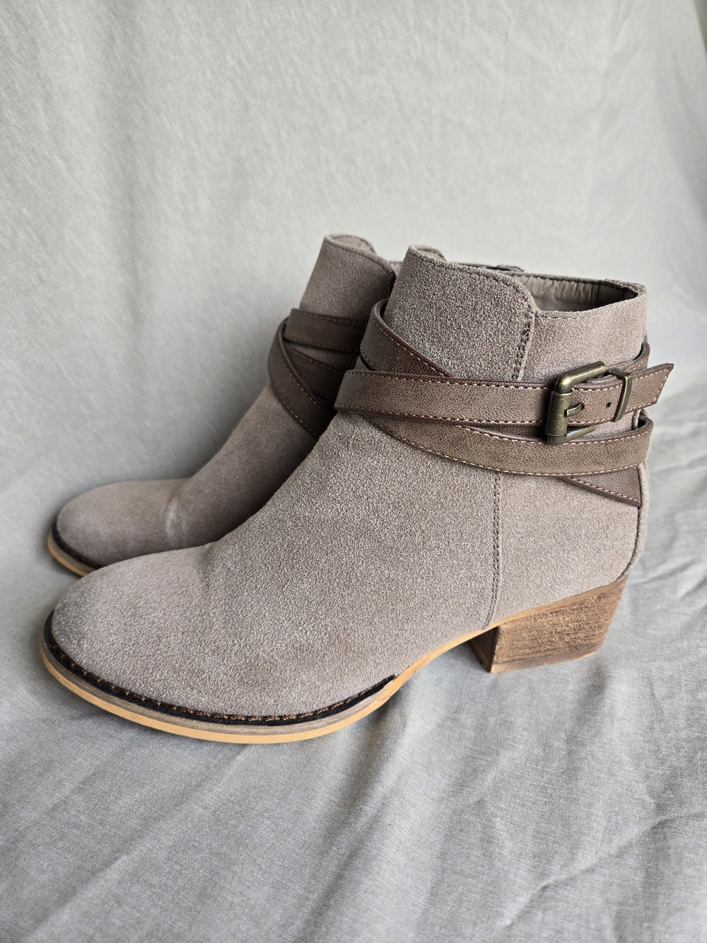 Denver Hayes Taupe Suede Ankle Booties - Size 37 (US 6.5) - Picture 5 of 13